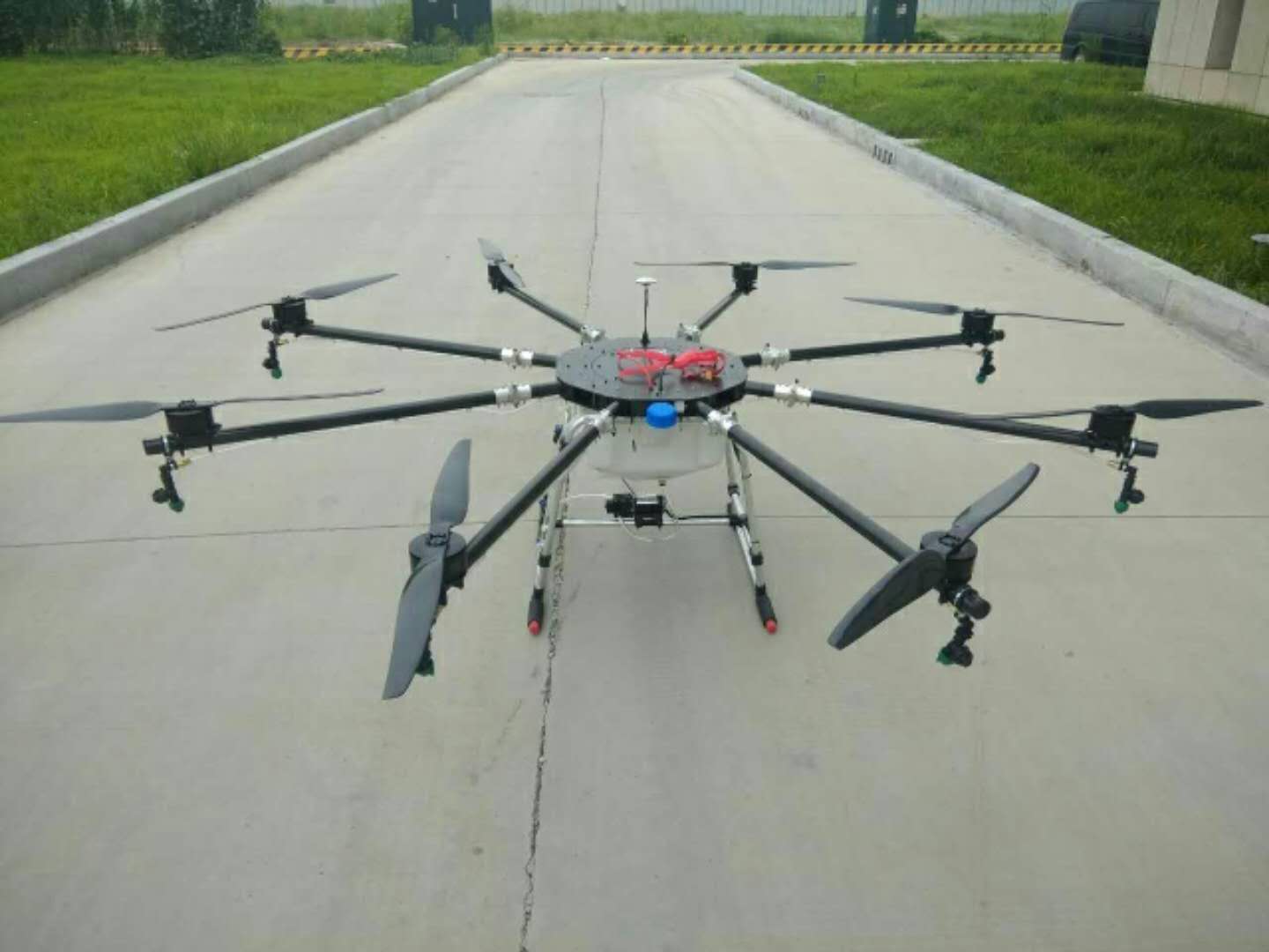 新疆无人机培训专业机构：如何安全操作无人机？