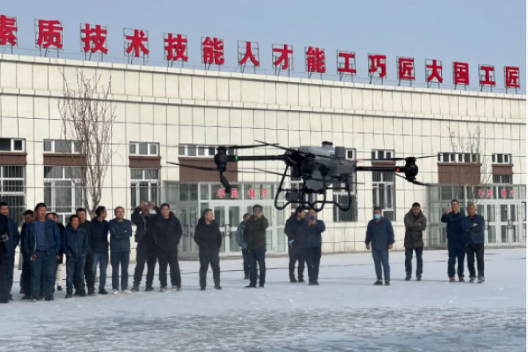 新疆保华润天航空为精河县技工学校120名学员培训植保无人机