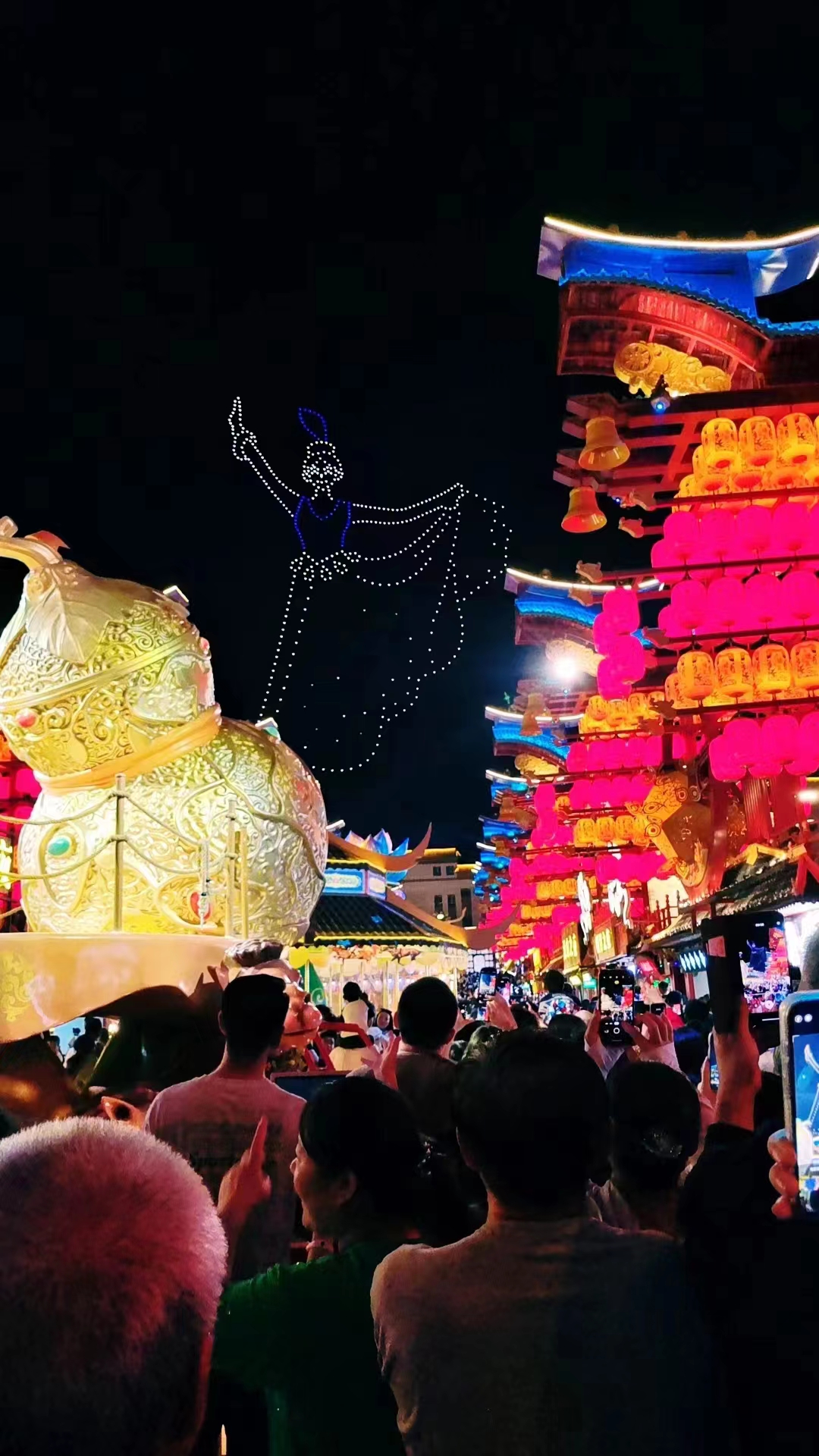 无人机飞行表演灯光秀——炫彩绽放，夜空的奇迹、