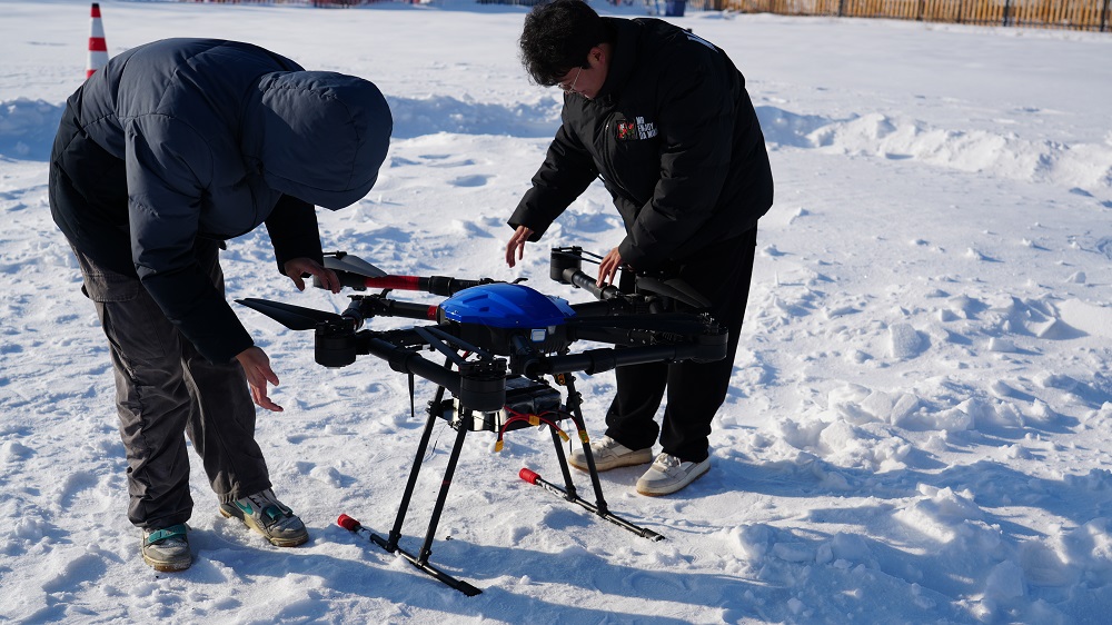 在保华润天航空学习，提前融入新疆无人机精英圈层