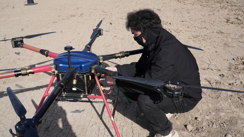 新疆吊运服务升级：无人机让“天堑”变“通途”