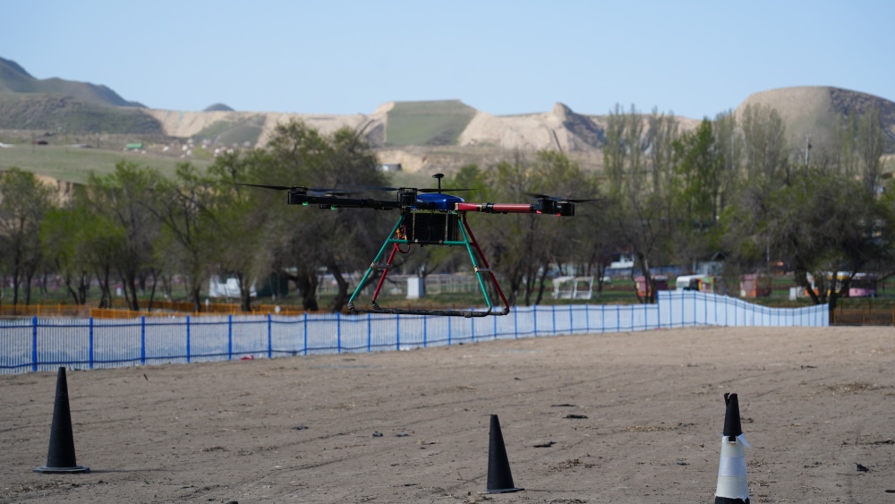 保华润天无人机吊运 解锁新疆低空物流新速度