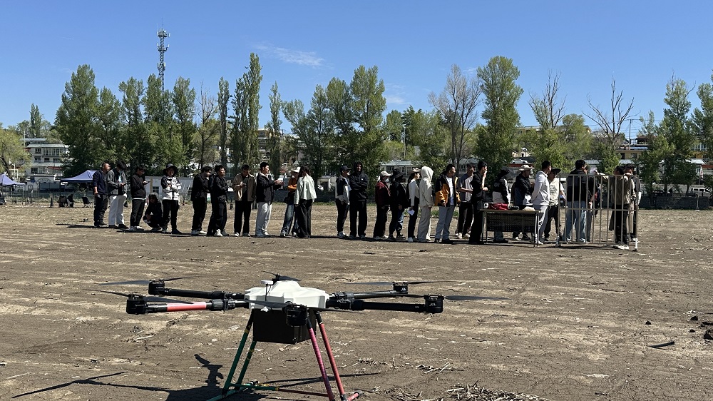 新疆学无人机怕学不会？保华润天跟练到拿证