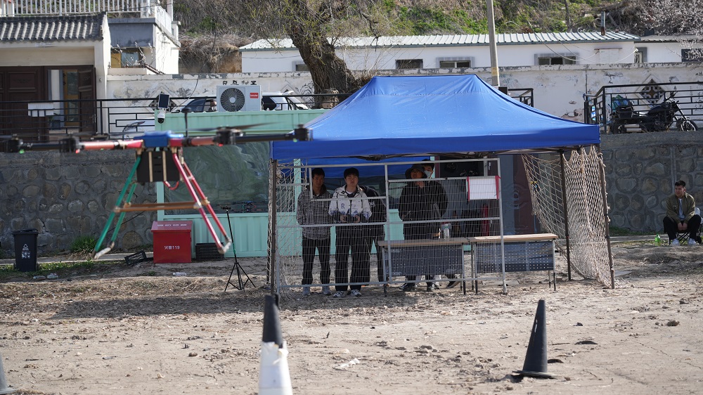 新疆学无人机怕学不会？保华润天跟练到拿证