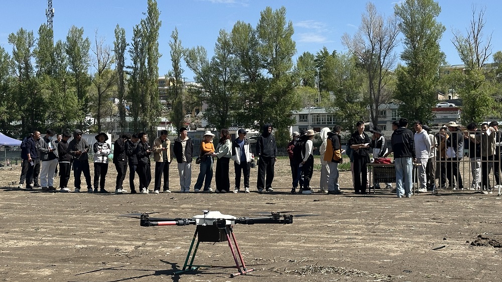 新疆保华润天无人机培训：手把手教到会 一培双证直通岗